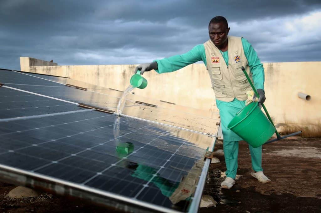 Nettoyage des panneaux solaires pour lutter contre le changement climatique