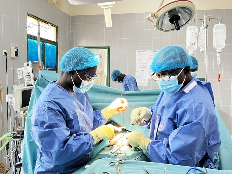 Burkina Faso: ALIMA’s Actions on the Ground 1 1 - Chirurgie Titao - Burkina Faso - Dr Yameogo chirurgien bloc opératoire M Kambiré