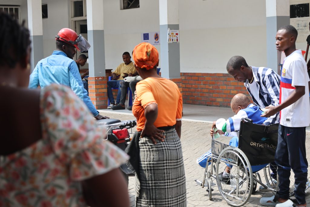 "The streets were littered with bodies, the wounded were arriving by the dozens", a doctor recounts from Goma 4 Cour de l’hôpital Heal Africa à Goma - Photo Serge B. SIKULI