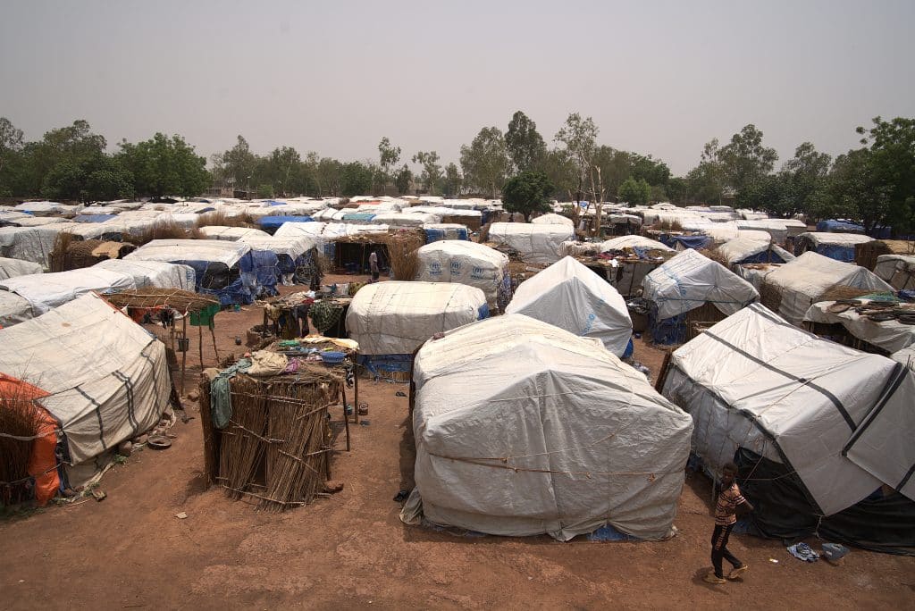 Sénou, Mali l'espoir sous les tentes - 1