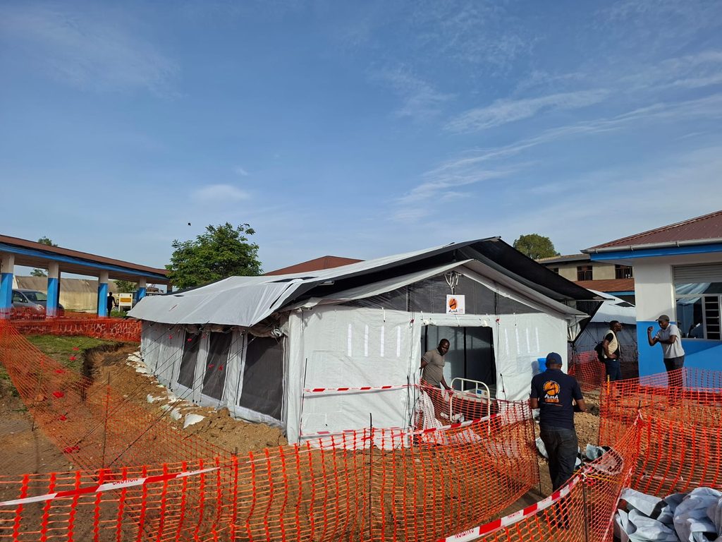 Vue d'ensemble du Centre de Traitement Ebola d'ALIMA à l'Hôpital Général de Bunia en RDC.
©ALIMA